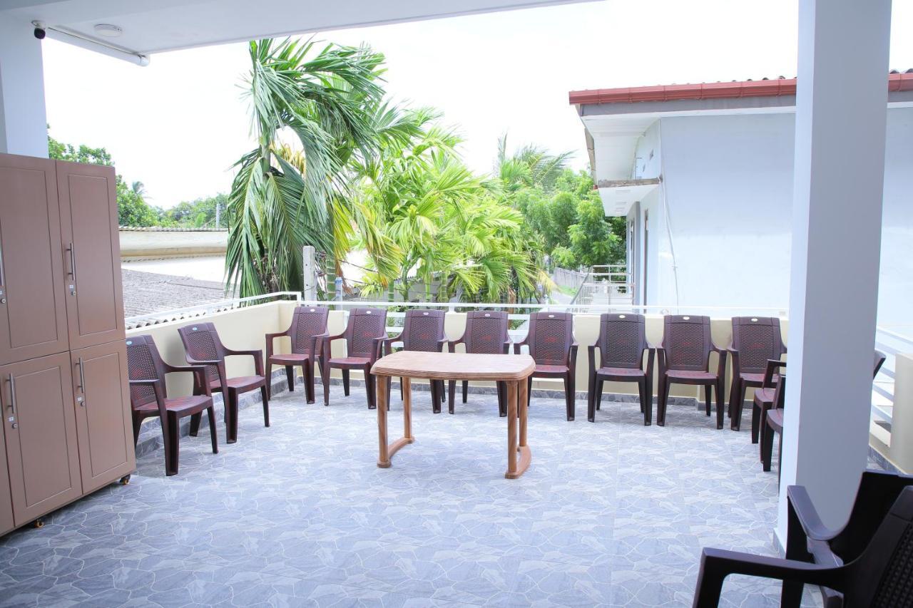 Hotel Cedar Jaffna Ngoại thất bức ảnh