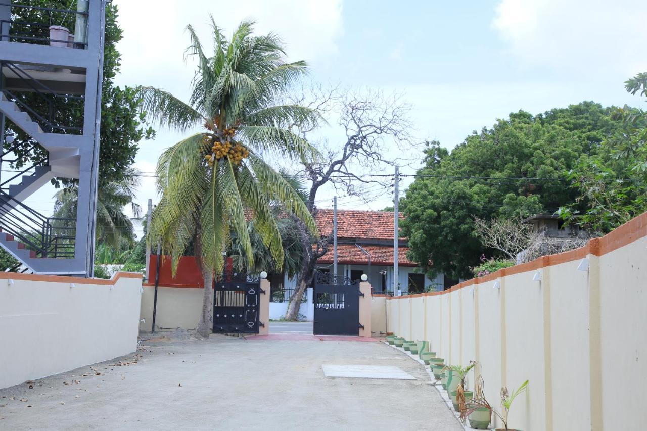 Hotel Cedar Jaffna Ngoại thất bức ảnh