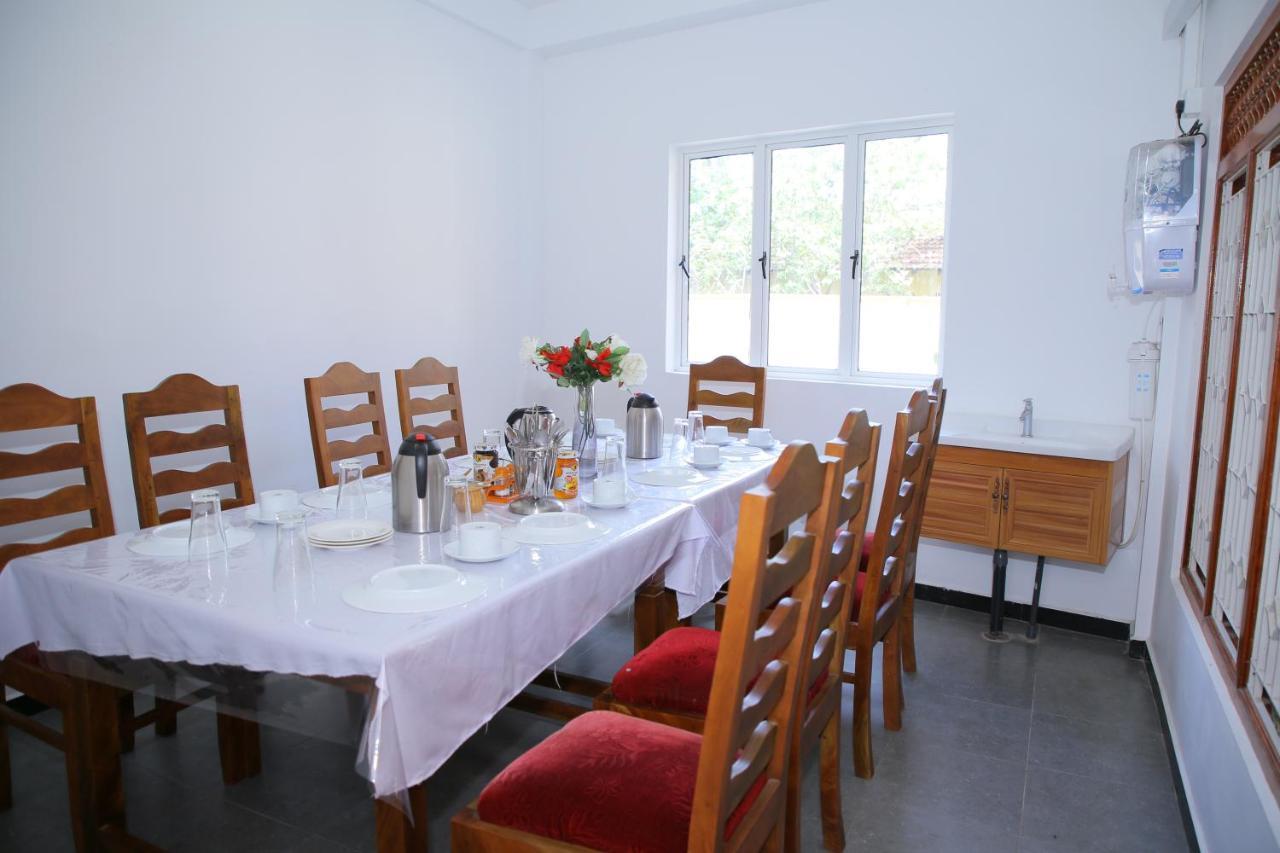 Hotel Cedar Jaffna Ngoại thất bức ảnh