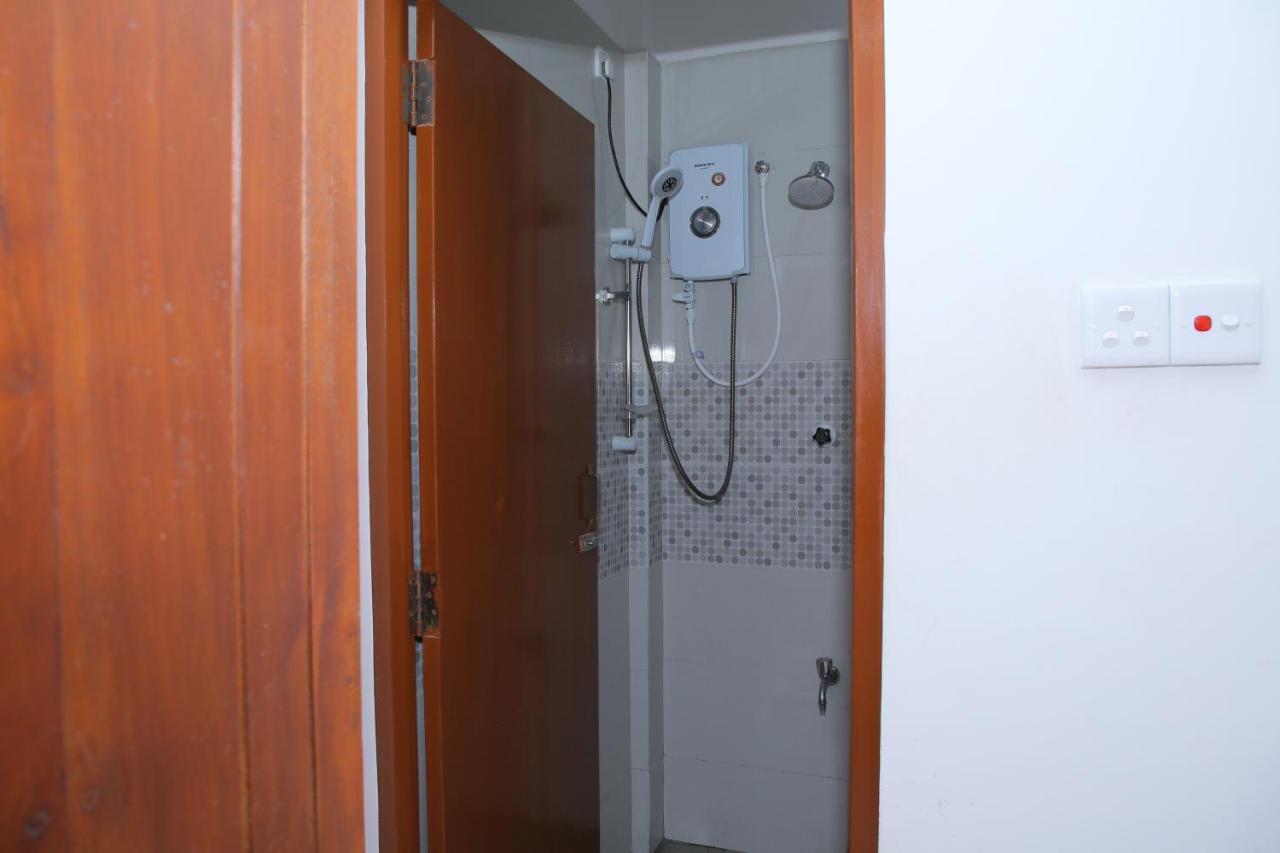Hotel Cedar Jaffna Ngoại thất bức ảnh