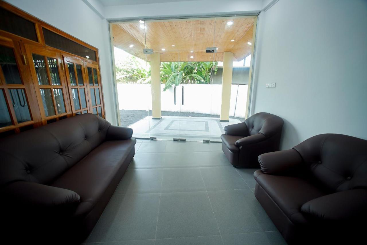 Hotel Cedar Jaffna Ngoại thất bức ảnh